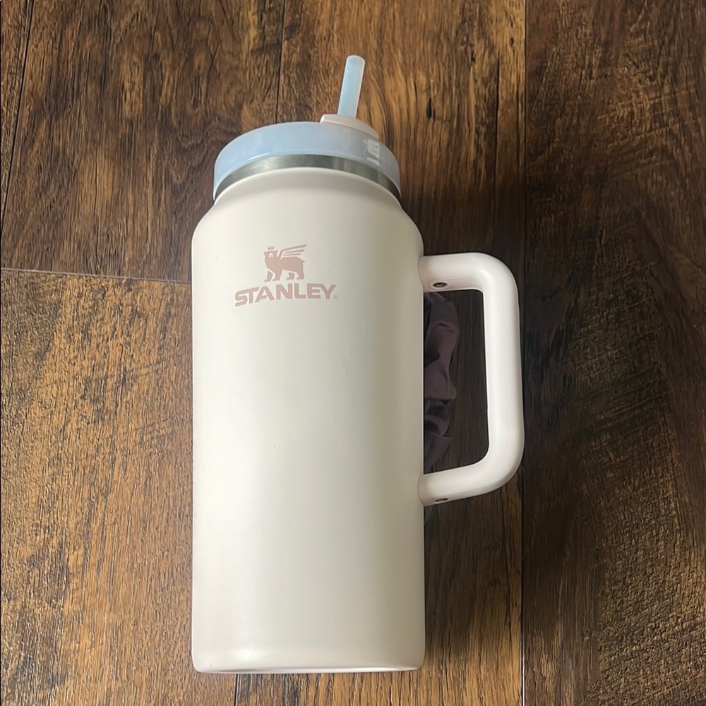 Stanley Quencher Tumbler with Handle 64oz Rose Quartz